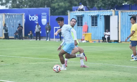 Bukan Gelar Top Skor, Striker Persib Andrew Jung Ungkap Misi Penting di Super League
