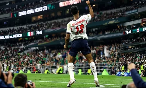 Ini Alasan Ilmiah Mengapa Pemain Sepak Bola Modern Suka Menggunting Bagian Betis Kaos Kaki Mereka