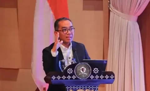 Viral Polemik Prodi Tak Relevan, Mendikti Tegaskan Kampus Akan Diperbarui Bukan Ditutup