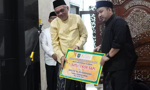Sholat Idul Adha di Masjid Agung Al-Musabaqoh, Pemkab Subang distribusikan 4 sapi dan 6 domba kurban