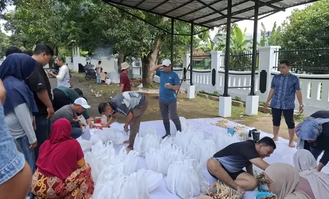 Perkuat solidaritas, DPRD Subang salurkan hewan kurban untuk warga sekitar