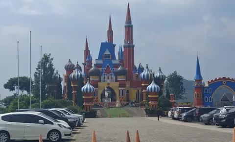 Wisata Subang jadi magnet liburan sekolah, D’Castello diserbu wisatawan keluarga