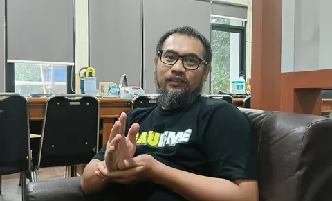 Di balik data dan riset Bapperida, Iwan Syahrul Anwar menemukan ruang lain dalam sastra