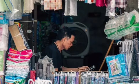 Pelaku UMK jual produk lokal di E-Commerce dapat diskon biaya 50 persen, begini cara daftarnya
