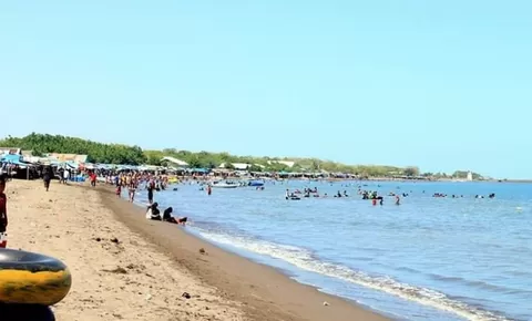 Serunya Bersantai Ria di Pantai Tanjung Bayang Makassar, Luas dan Aman Bagi Anak-Anak!