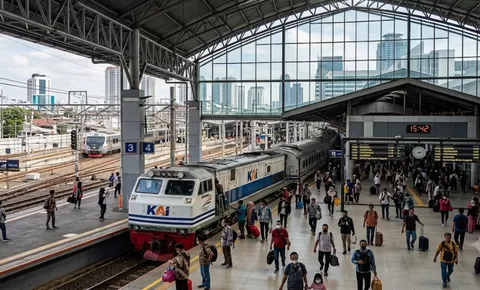 Keamanan Penumpang Kereta Api Jadi Prioritas, Kapolres Purwakarta Cek Langsung Kondisi Stasiun dan Pelayanan Masyarakat