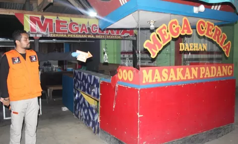 Trauma! Toko Rusak Akibat Ledakan Gas CNG di Ruas Jalan Cibadak