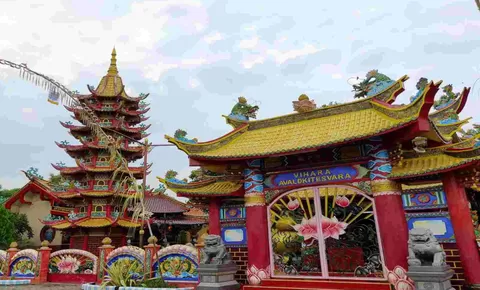 Ada Mushola, Gereja, dan Pura dalam Satu Kompleks Vihara Terbesar ke-2 di Pulau Jawa, 11 Wisata Kabupaten Pamekasan 2026 ini Wajib Dikunjungi