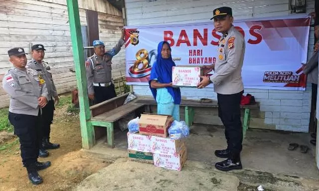 Bansos HUT Bhayangkara Ke-80, Polsek Simpang Jernih Hadir untuk Masyarakat