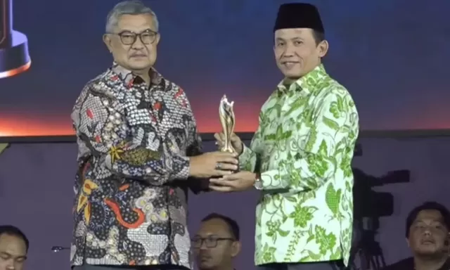 Prof. Oman Fathurahman Raih IKALUIN Award 2026