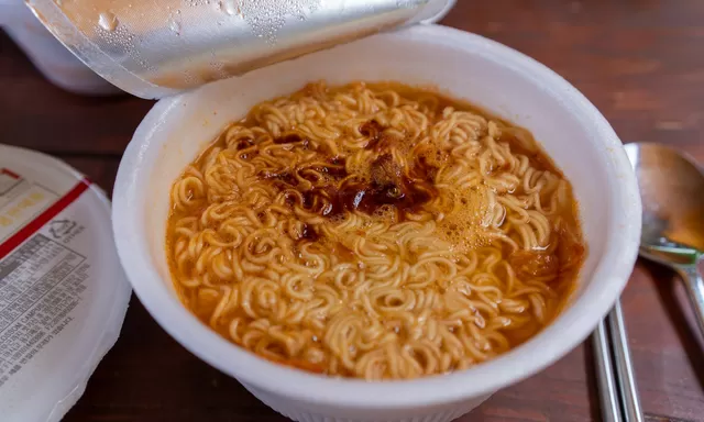 HATI-HATI! Mie Instant Gak Boleh Dikonsumsi Berlebihan Karena 4 Alasan Ini, Salah Satunya Banyak Garam yang Bisa Bikin Hipertensi