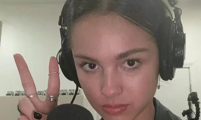 Lirik Lagu what’s wrong with me, Olivia Rodrigo feat Robert Smith, Legend!