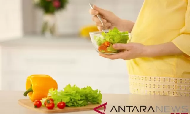 Inilah makanan dan minuman yang sebaiknya dihindari ibu hamil, simak anjuran dokter
