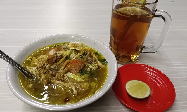 Soto Temanggung Jadi Andalan Pawon Telu, Angkringan Pak Genthong Andalkan Soto Lamongan