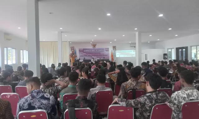 Mahasiswa Politeknik Labuan Bajo Kritisi Penyelenggara Pemilu saat Sosialisasi Pengawasan