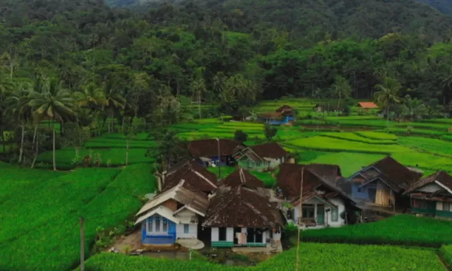 5 Wisata NTT yang Wajib Dikunjungi, Nomor 4 Serasa di Negeri Atas Awan
