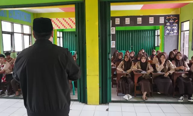 Ini Alasan Pendidikan Demokrasi di SMK Islam Paniis Kabupaten Tasikmalaya