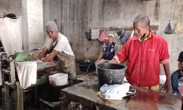 Idul Adha 2026, Jasa Giling Daging di Pasar Cikurubuk Kota Tasikmalaya Cenderung Sepi