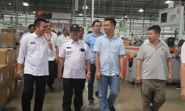 Bupati Imron Pastikan Perusahaan di Kabupaten Cirebon Bayar THR