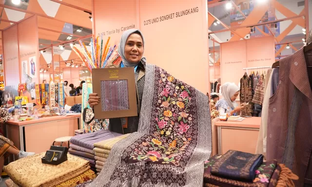 Dorong UMKM Tembus Pasar Global, Songket Silungkang Binaan BRI Sukses Go Internasional