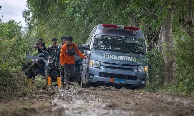 Dari Desa ke Desa, Layanan Kesehatan TNI-Polri Keliling Obati Warga Terdampak Bencana Sumatra