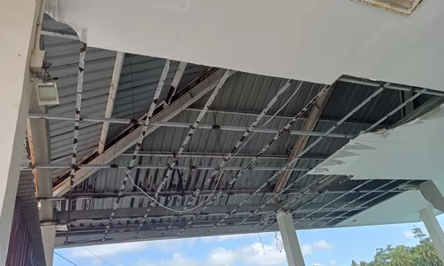 Ironi Pelabuhan Pamatata: Terminal Atas Mulai Digital, Ruang Tunggu Bawah Justru Rusak dan Kotor