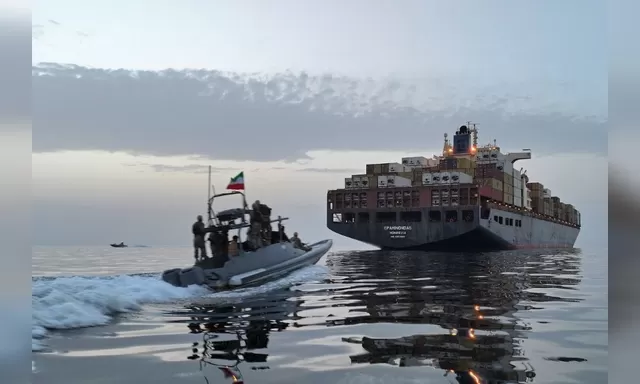 Kapal Tujuan Israel Tertahan di Selat Hormuz, 3 Pelaut Bangkalan Terjebak Konflik Global? Ini Kondisinya!