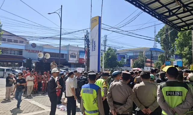 Aksi Demo Korban Penipuan Dika Dinilai Janggal, Korban Diminta Lapor ke Polisi, Untuk Penyelesaian Ganti Rugi