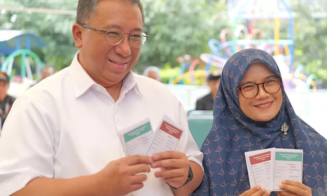 Usai Coblos di TPS 15 Antapani, Haru Suandharu Optimis Menang di Pilwakot Bandung