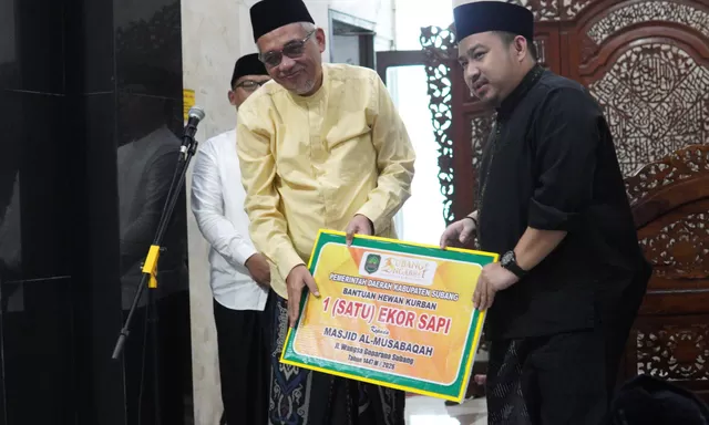 Sholat Idul Adha di Masjid Agung Al-Musabaqoh, Pemkab Subang distribusikan 4 sapi dan 6 domba kurban
