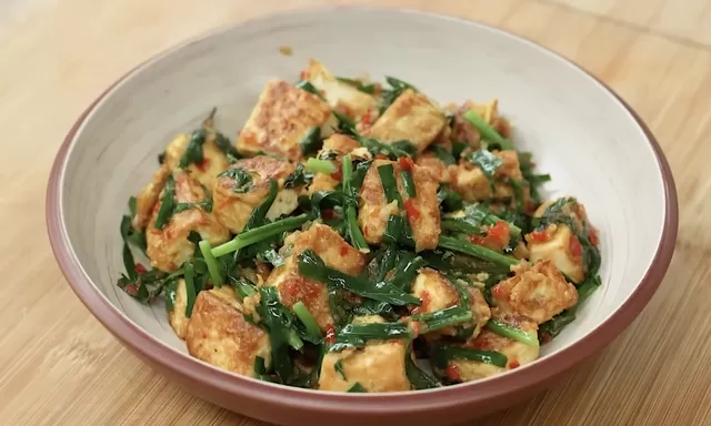 Sahur Nggak Pakai Ribet, Ini Resep Oseng Tahu Telur Kucai ala Chef Devina Hermawan