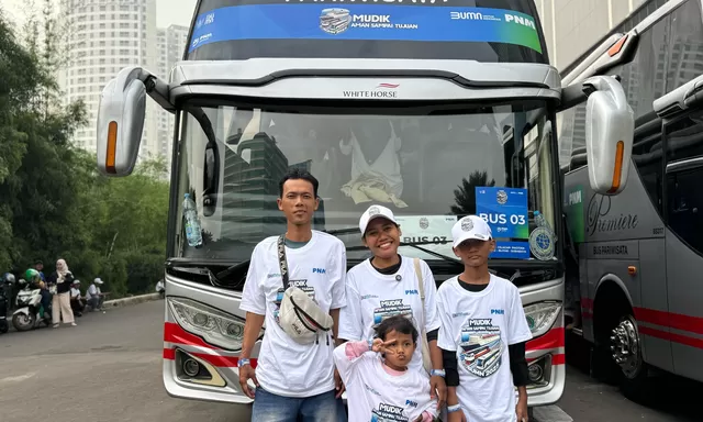 Kisah Bu Atun, Pedagang Kopi Keliling yang Bisa Pulang Kampung Berkat Program Mudik Gratis dari BUMN