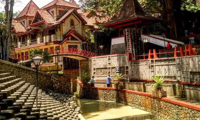 Jelang Natal, Yuk Intip Kemewahan Gua Maria Sendangsono