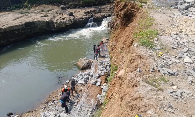 BBWS Ciliwung-Cisadane Mulai Tangani Longsor Bantaran Sungai di Graha Grande Bogor
