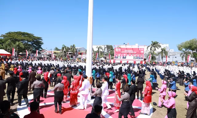 Spektakuler! 1000 Penari Guncang Lapangan Pemuda Bulukumba, Bupati Andi Utta Ikut Bernyanyi