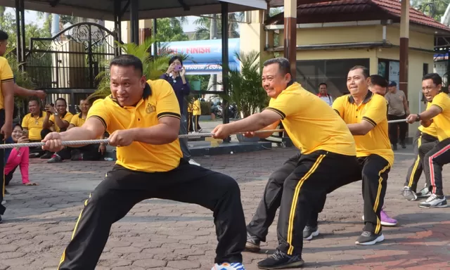 Hari Bhayangkara ke -80, jajaran Polres Tegal Kota menyelenggarakan kegiatan olah raga bersama 