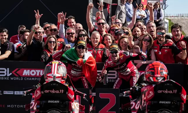 Nicolo Bulega, Iker Lecuona, Miguel Oliveira Sapu Bersih Podium WorldSBK Portugal