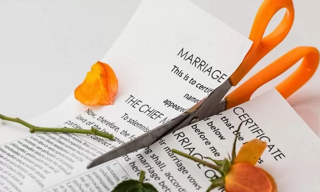 Perempuan Datang ke Pengadilan Bukan Karena Ingin Berpisah, Tapi Karena Dipaksa Bertahan Terlalu Lama