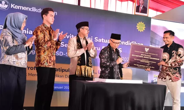Wamen Dikdasmen Resmikan Revitalisasi Sekolah dan USB Persis di Sumedang