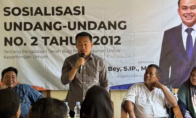 Ujang Bey Sosialisasikan UU Pengadaan Tanah di Jatigede, Warga Sampaikan Keluhan Lahan
