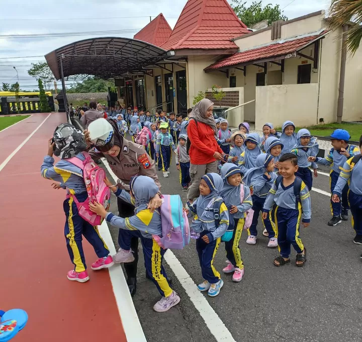 Polisi Sahabat Anak, Cara Satlantas Polres Blitar Tanamkan Kesadaran Lalu Lintas Sejak Dini