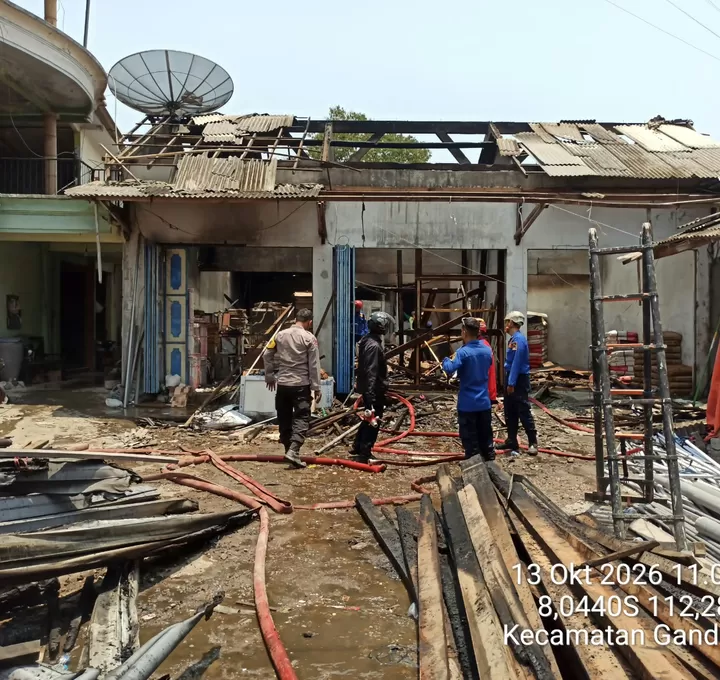 Kebakaran Toko Bangunan di Gandusari Blitar, Kerugian Ditaksir Capai Rp 500 Juta