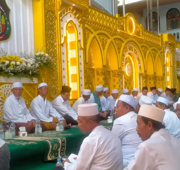Ribuan Jamaah Padati Masjid Agung Blitar, Dzikir dan Haul Masyayikh Jadi Momentum Hari Santri
