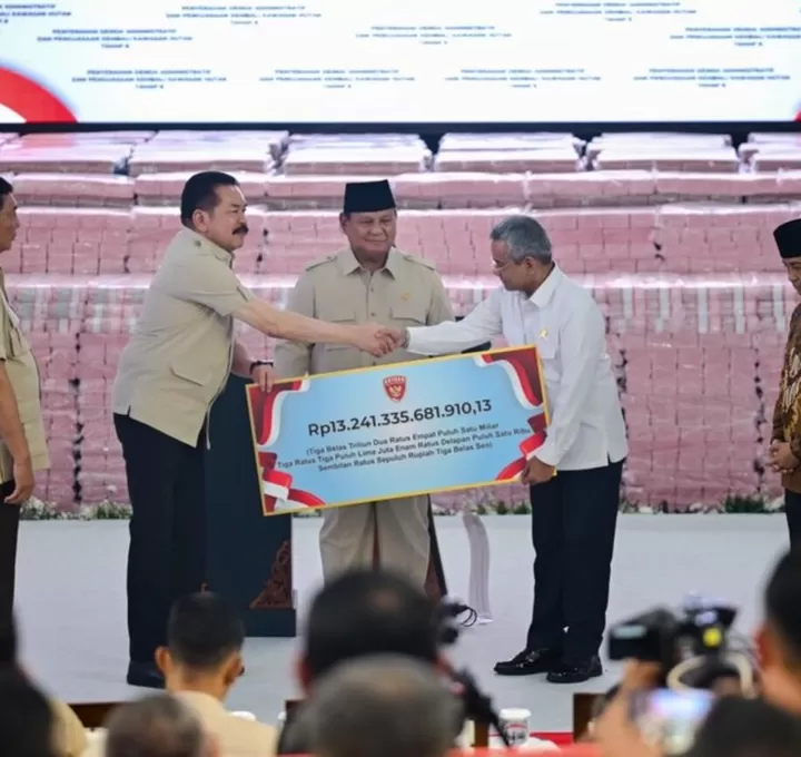 Dampingi Presiden Prabowo, Menkeu Suahasil Nazara Terima Triliunan Rupiah Penyelamatan Uang Negara