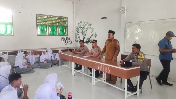 Police Go to School: Kapolsek Datuk Bandar Ajak Siswa Baru SMKN 6 Tanjung Balai Bijak Medsos hingga Jauhi Narkoba