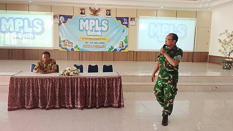 Danramil Kota Boyolali Tanamkan Jiwa Nasionalisme kepada Siswa Baru SMAN 1 Boyolali