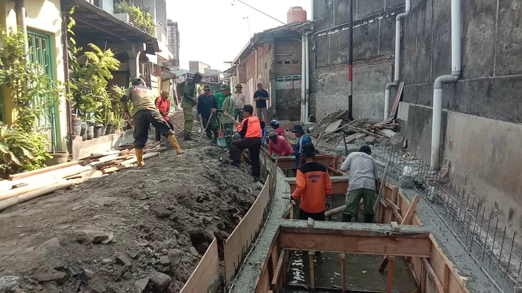 Anggota Satgas TMMD, Ormas, Linmas & Masyarakat Tancap Gas Kerjakan Pembongkaran Begesteng dan Pemerataan Tanah  ‎