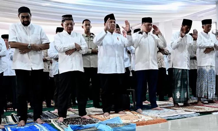 Presiden Prabowo Salat Idulfitri Bersama Masyarakat di Masjid Darussalam Aceh Tamiang