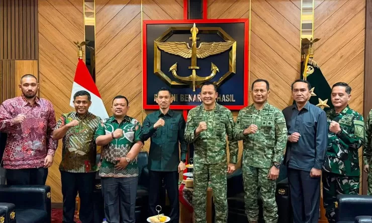 Bupati Aceh Barat temui panglima Kopassus, ada sesuatu yang di bahas ?