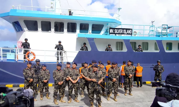 KKP Tangkap Kapal Asing  MV Silver Island, 1,2 Ton Ikan Napoleon Ilegal diamankan
